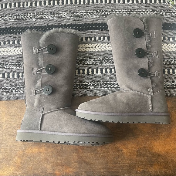 UGG Shoes - NWOT Ugg Gray Bailey Button Boots | size 7